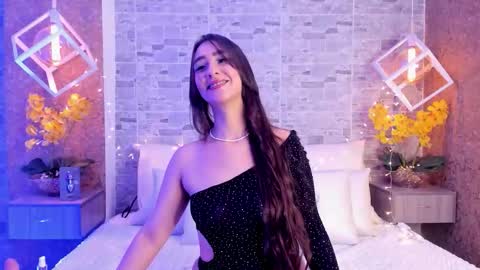 CatalinnaThompson online show from November 20, 12:15 pm