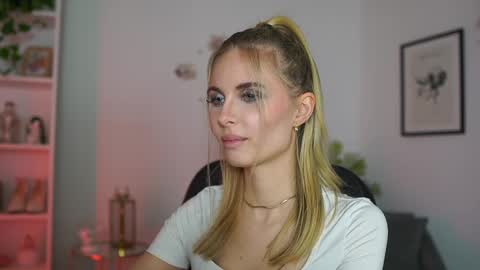 Snapshot of catecrago_ chatting on February 19, 5:16 pm catecrago online show from February 19, 5:16 pm