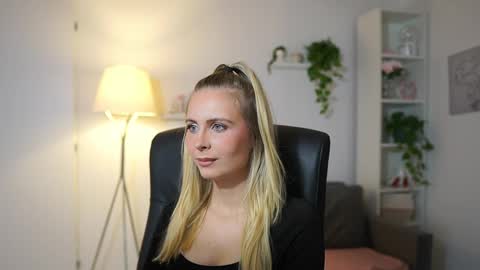 Snapshot of catecrago_ chatting on September 25, 8:43 am catecrago online show from September 25, 8:43 am