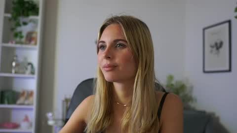 Snapshot of catecrago_ chatting on February 12, 1:59 pm catecrago online show from February 12, 1:59 pm