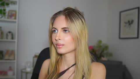 Snapshot of catecrago_ chatting on March 5, 6:34 pm catecrago online show from March 5, 6:34 pm