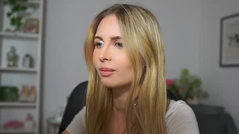Snapshot of catecrago_ chatting on March 8, 2:08 pm catecrago online show from March 8, 2:08 pm