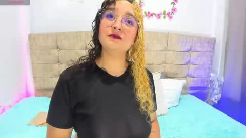 catherine_and_tara online show from July 18, 6:10 pm