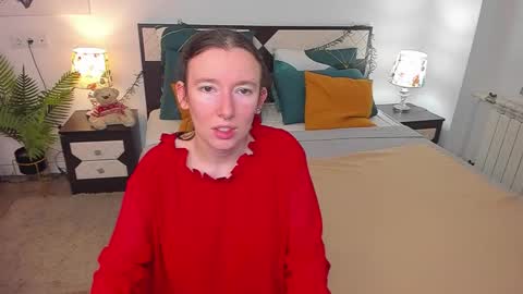 Snapshot of catherinewalls chatting on October 22, 7:44 am Catrin online show from October 22, 7:44 am