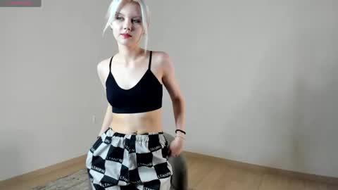 Mia online show from June 8, 11:00 am