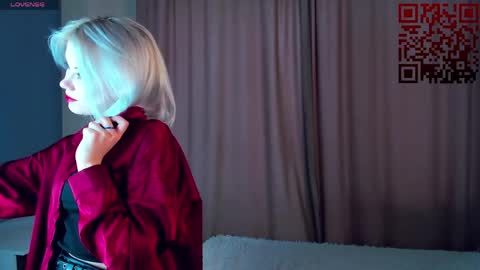 Mia online show from April 7, 11:01 am