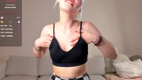 Mia online show from June 6, 11:16 am