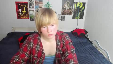 cattie_w_ online show from February 24, 1:19 am