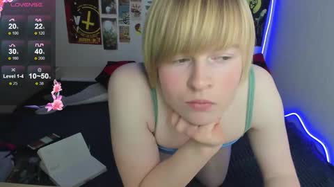 cattie_w_ online show from February 3, 2:53 am
