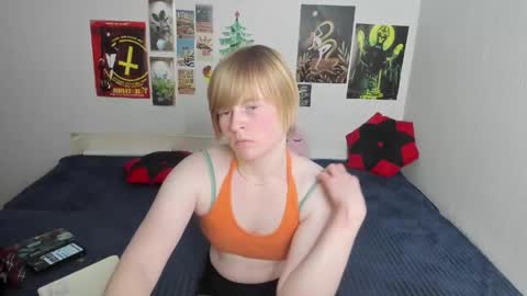 cattie_w_ online show from March 11, 1:52 am