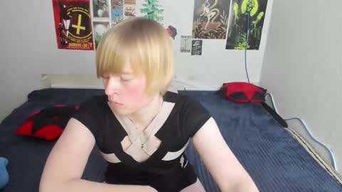 cattie_w_ online show from February 21, 6:27 am