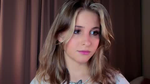 Lina  online show from April 15, 7:06 pm