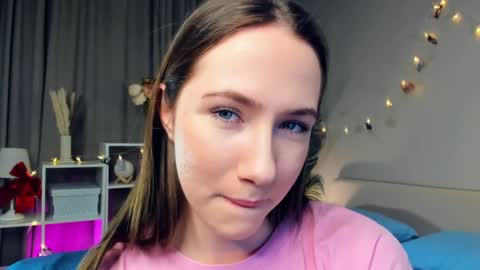 Snapshot of cel1ne_secret chatting on February 19, 7:37 pm Josie Manesi online show from February 19, 7:37 pm