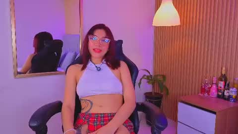 celeste_collinss_ online show from June 12, 5:06 am
