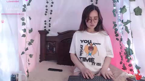 Hello guys my name is Sofi and Lizzie and  Vanessa online show from March 1, 5:31 am