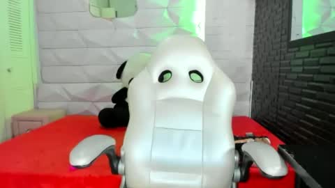 Chanell Brad online show from December 5, 5:00 pm