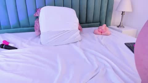 Channelfox  online show from February 11, 10:02 pm