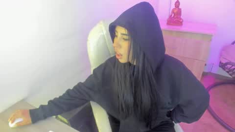 Chantall online show from December 16, 5:25 am