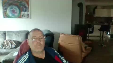 Snapshot of charles6064 chatting on December 20, 9:54 am charles6064 online show from December 20, 9:54 am