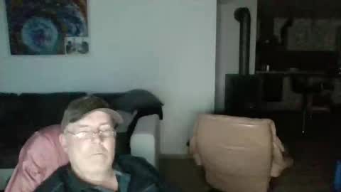 Snapshot of charles6064 chatting on December 24, 6:39 pm charles6064 online show from December 24, 6:39 pm