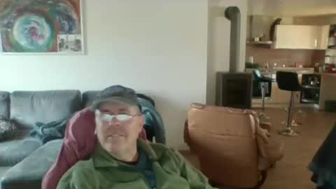 Snapshot of charles6064 chatting on January 2, 9:22 am charles6064 online show from January 2, 9:22 am