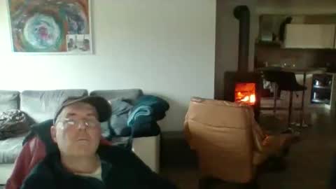 Snapshot of charles6064 chatting on December 2, 10:46 am charles6064 online show from December 2, 10:46 am