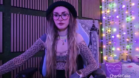 Charlie Cake online show from December 22, 6:20 am