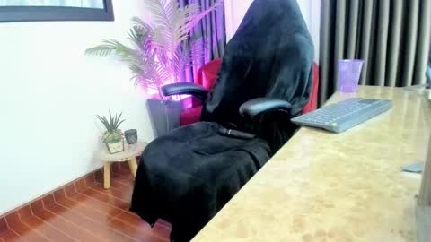 Snapshot of charlote_horny chatting on October 21, 1:27 pm Charlote online show from October 21, 1:27 pm