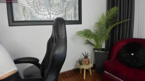 Snapshot of charlote_horny chatting on March 3, 11:44 am Charlote online show from March 3, 11:44 am