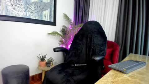 Snapshot of charlote_horny chatting on September 24, 11:39 am Charlote online show from September 24, 11:39 am