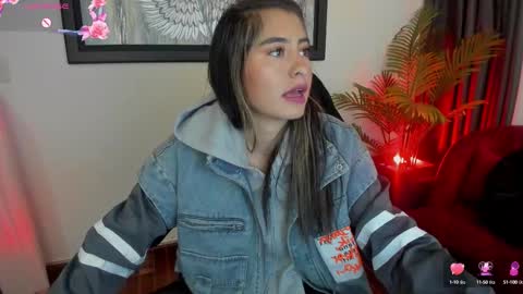 Snapshot of charlote_horny chatting on February 26, 10:15 pm Charlote online show from February 26, 10:15 pm