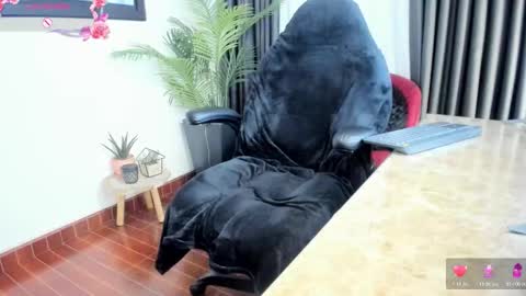 Snapshot of charlote_horny chatting on October 17, 12:53 pm Charlote online show from October 17, 12:53 pm