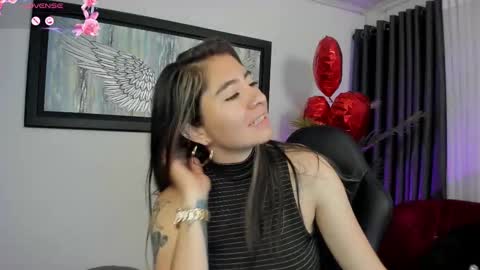 Snapshot of charlote_horny chatting on February 19, 11:38 am Charlote online show from February 19, 11:38 am
