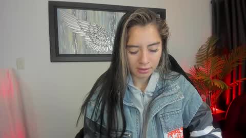 Snapshot of charlote_horny chatting on February 26, 11:43 am Charlote online show from February 26, 11:43 am