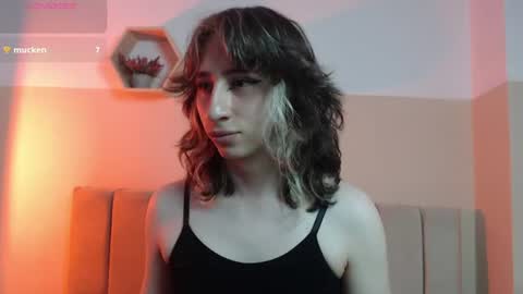 charlothe_dumont online show from June 12, 3:44 pm
