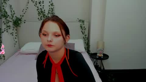charlotte_boobsss online show from July 2, 2:31 am