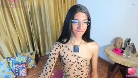 Charlotte Laurent online show from June 28, 3:35 am