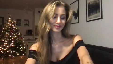 Charlotte Roche online show from December 2, 4:38 pm