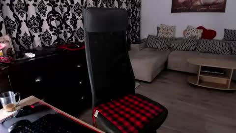 Charlotte Diamonds online show from September 19, 6:33 pm