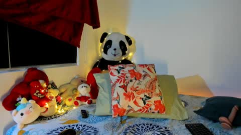 charlottee07 online show from April 10, 1:22 am