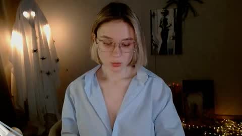 Michelle  online show from November 6, 2:25 am