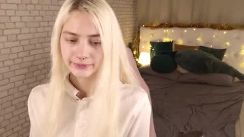 Eva  online show from December 18, 5:14 am