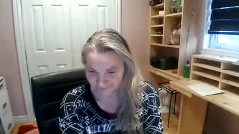 chealsiek online show from December 15, 8:05 pm