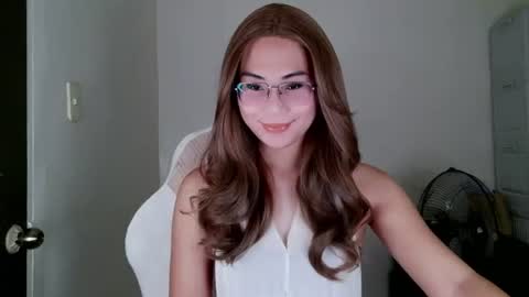 chelly4u69 online show from August 2, 10:44 pm