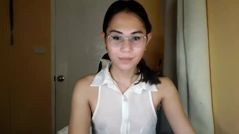 chelly4u69 online show from March 28, 11:17 pm