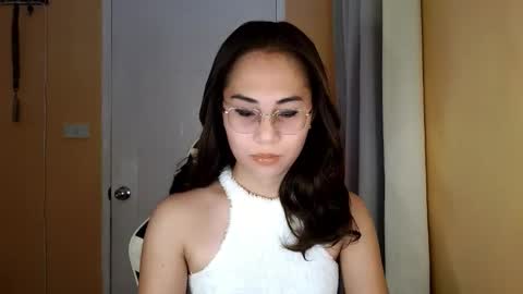 chelly4u69 online show from April 17, 2:14 am