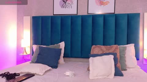   online show from October 4, 7:33 pm