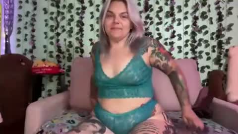 CherryBombBomb online show from June 17, 5:12 am