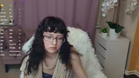 Isabel online show from June 11, 7:56 pm