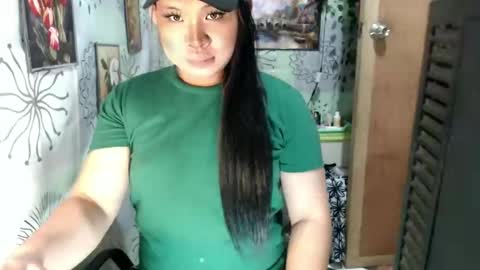 Snapshot of chescahotxxxl chatting on February 5, 3:23 am chescahotxxxl online show from February 5, 3:23 am